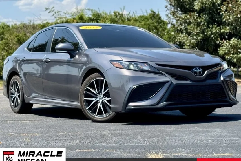 2023 Toyota Camry SE photo 1