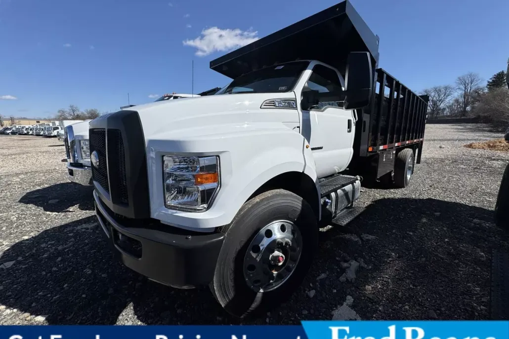 2025 Ford F-750 Base Regular Cab photo 1