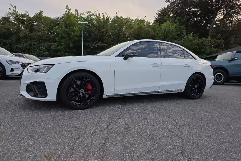 2023 Audi A4 Premium Plus 45 TFSI Quattro photo 1