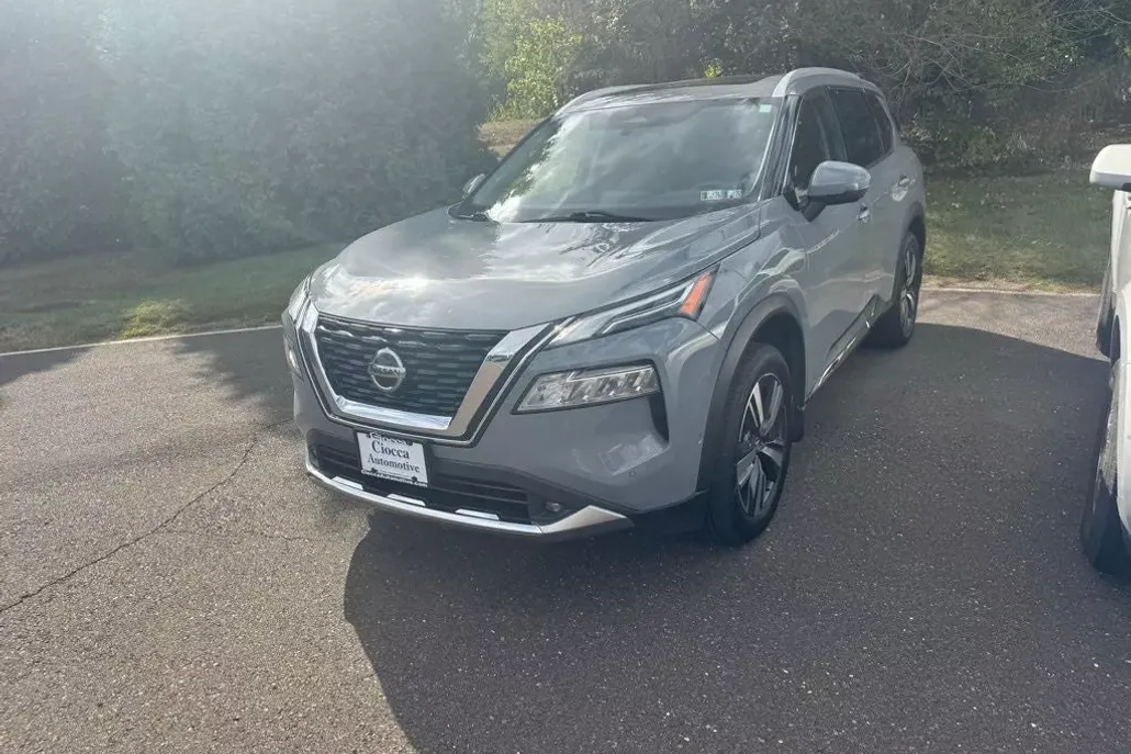 2021 Nissan Rogue Platinum photo 1