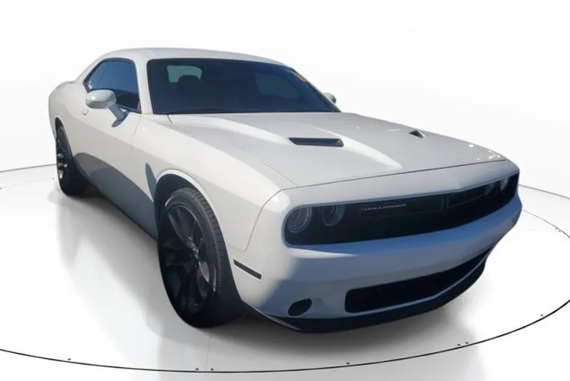 2021 Dodge Challenger SXT photo 1