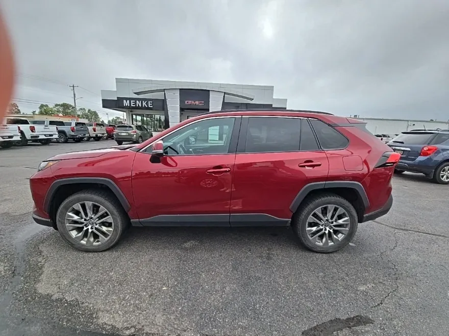 2022 Toyota RAV4 XLE Premium photo 1