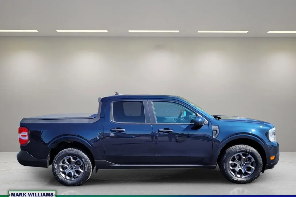 2022 Ford Maverick XLT photo 1