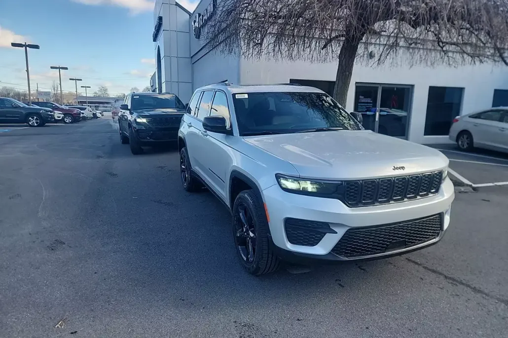 2025 Jeep Grand Cherokee Altitude X photo 1