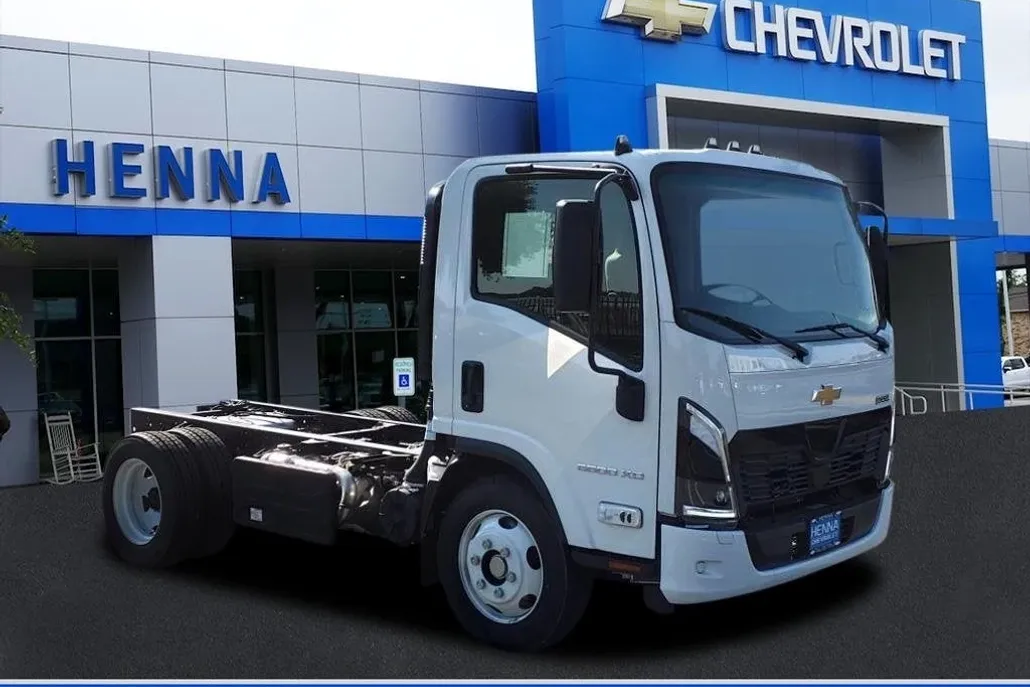 2025 Chevrolet Silverado photo 1