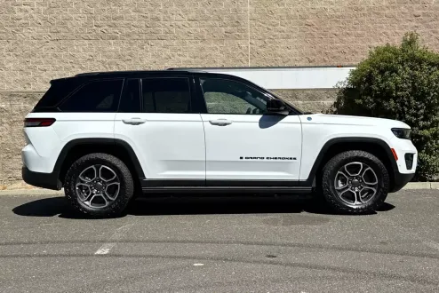 2023 Jeep Grand Cherokee Trailhawk 4xe photo 2