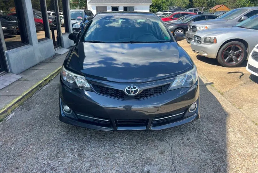 2012 Toyota Camry LE photo 1