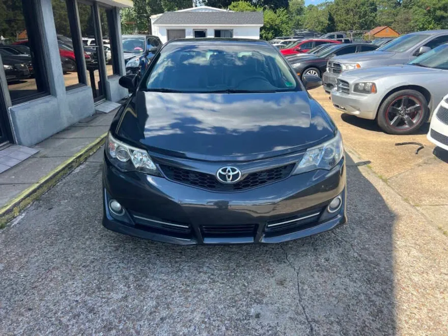 2012 Toyota Camry LE photo 1