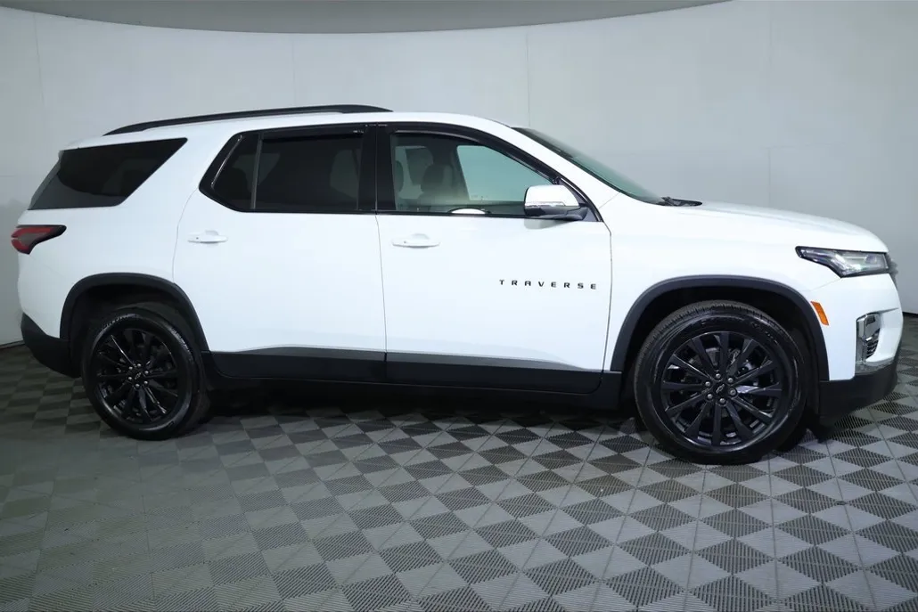2023 Chevrolet Traverse RS photo 1