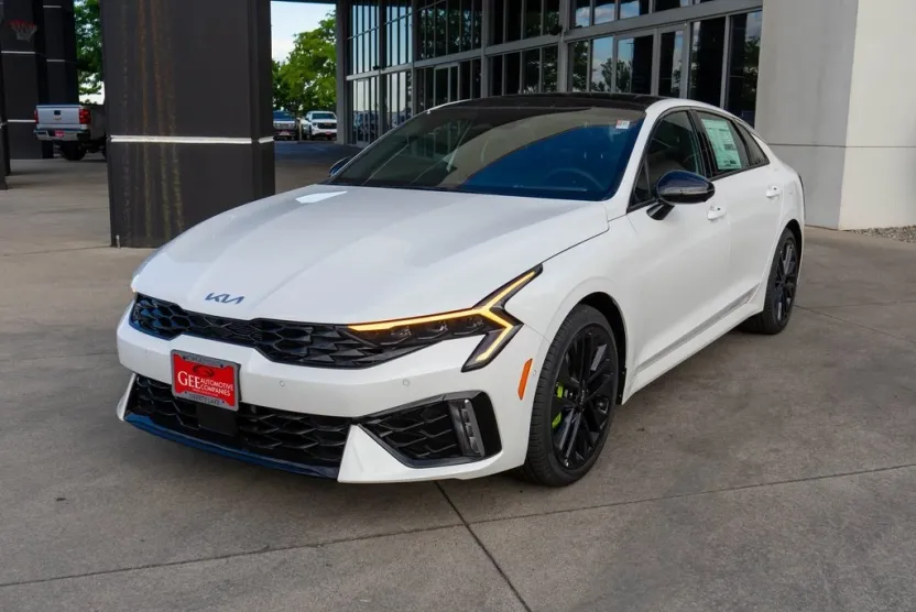 2026 Kia K5 GT photo 1