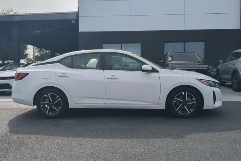 2024 Nissan Sentra SV photo 1
