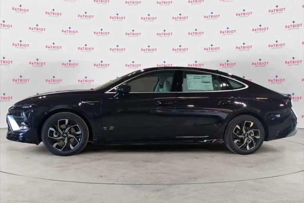 2025 Hyundai Sonata SEL photo 1