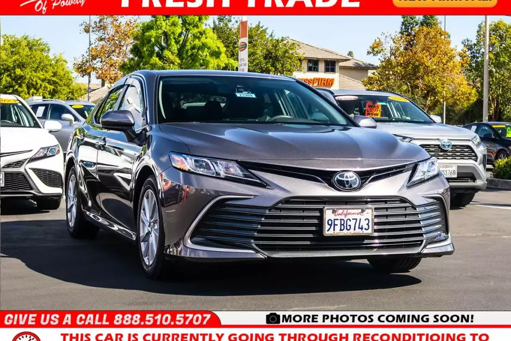 2023 Toyota Camry LE photo 1