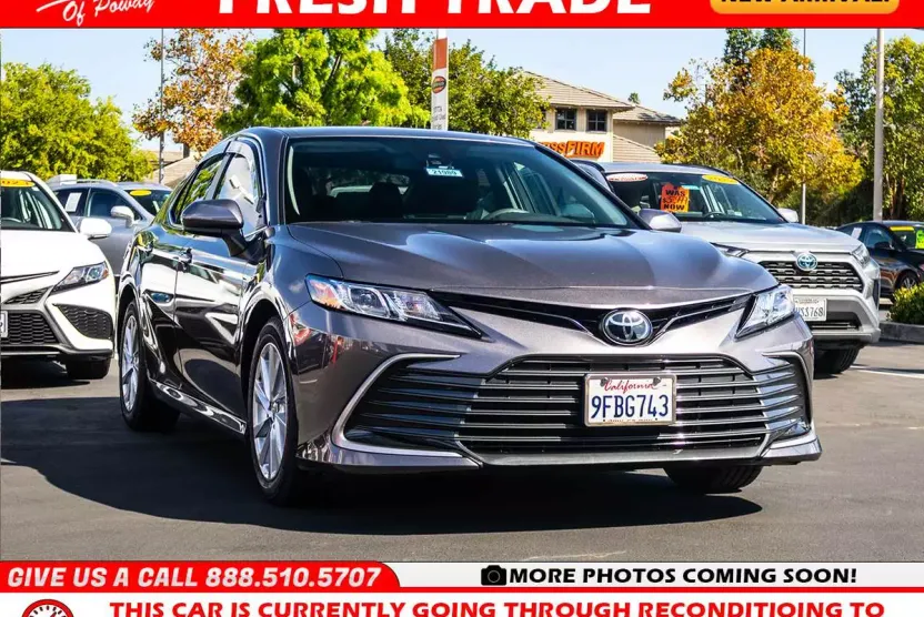 2023 Toyota Camry LE photo 1