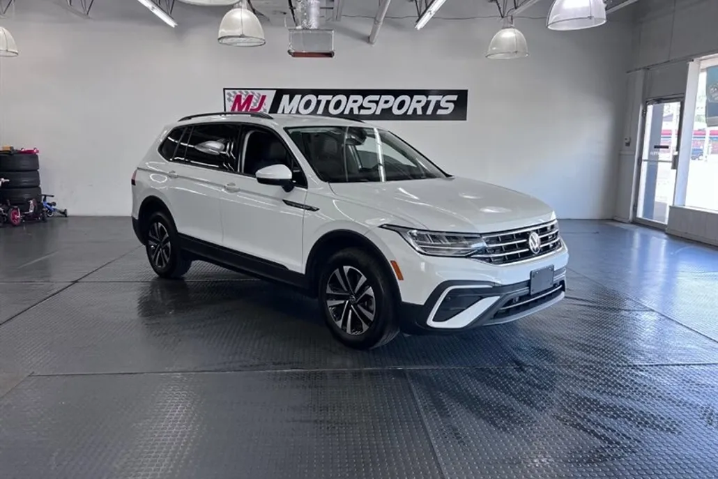 2022 Volkswagen Tiguan S photo 1