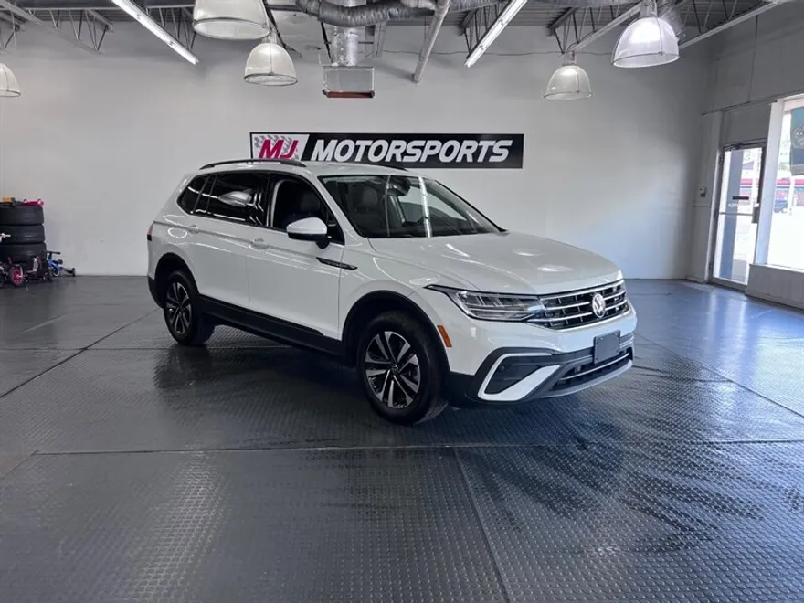 2022 Volkswagen Tiguan S photo 1