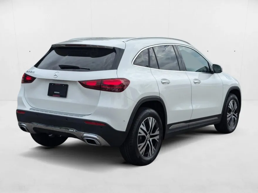 2025 Mercedes Benz GLA 250 photo 1