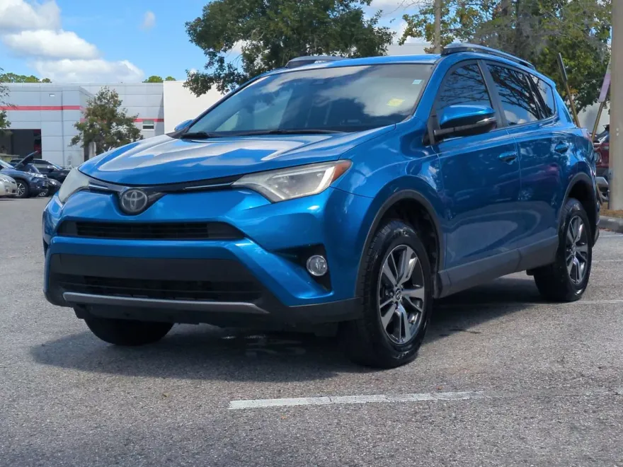 2018 Toyota RAV4 Adventure XLE photo 1