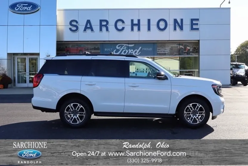2025 Ford Expedition photo 1