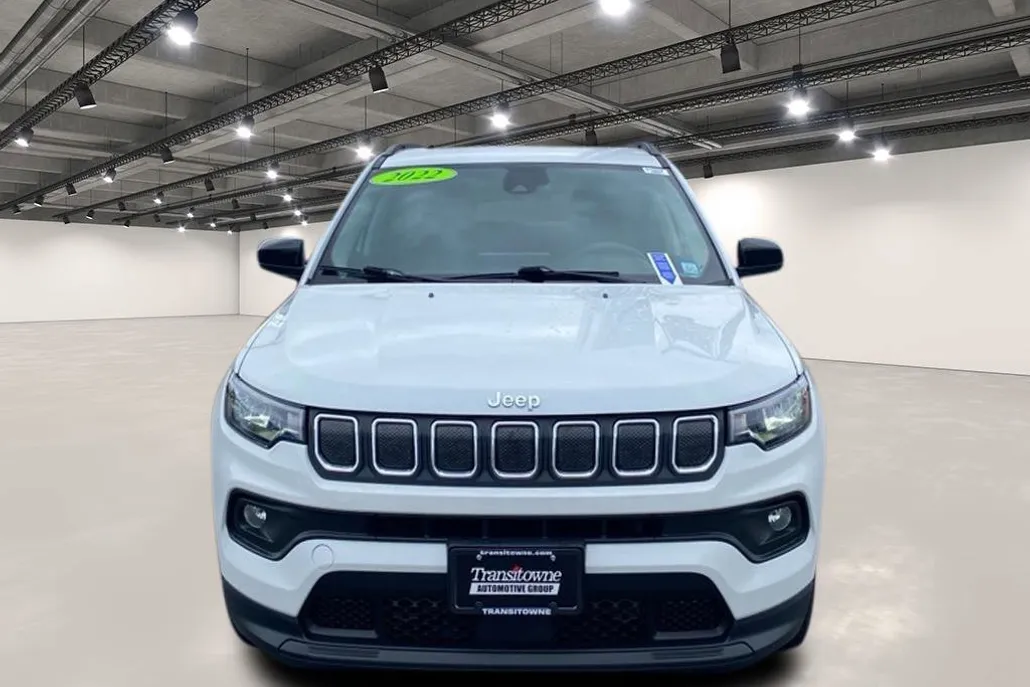 2022 Jeep Compass Latitude photo 1
