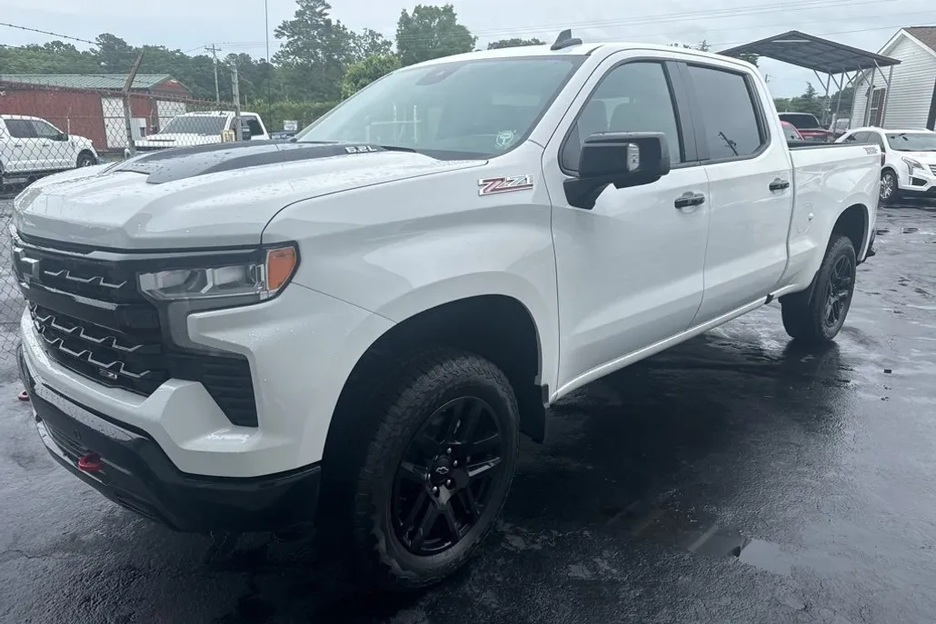 2024 Chevrolet Silverado 1500 LT Trail Boss photo 1