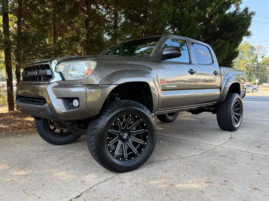 2015 Toyota Tacoma PreRunner Double Cab photo 1