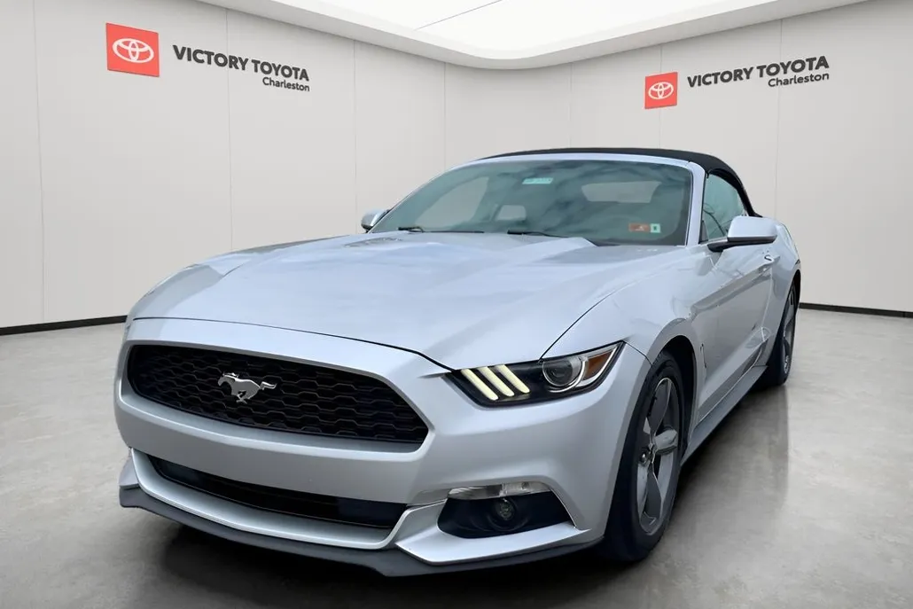 2016 Ford Mustang V6 Convertible photo 1
