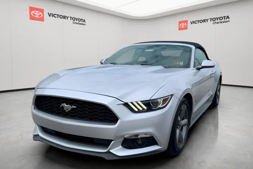 2016 Ford Mustang V6 Convertible photo 1