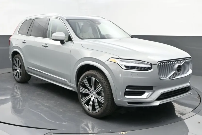 2025 Volvo XC90 T8 Plus photo 1
