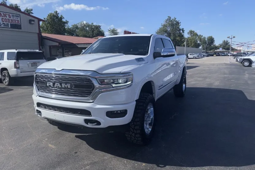 2022 Ram 1500 Limited photo 1