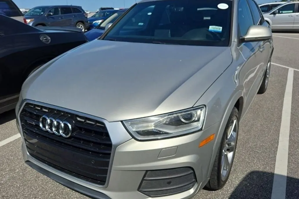 2016 Audi Q3 Premium Plus photo 1