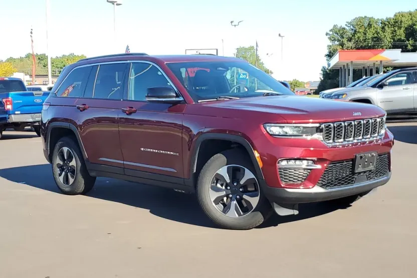 2024 Jeep Cherokee Limited 4xe photo 1