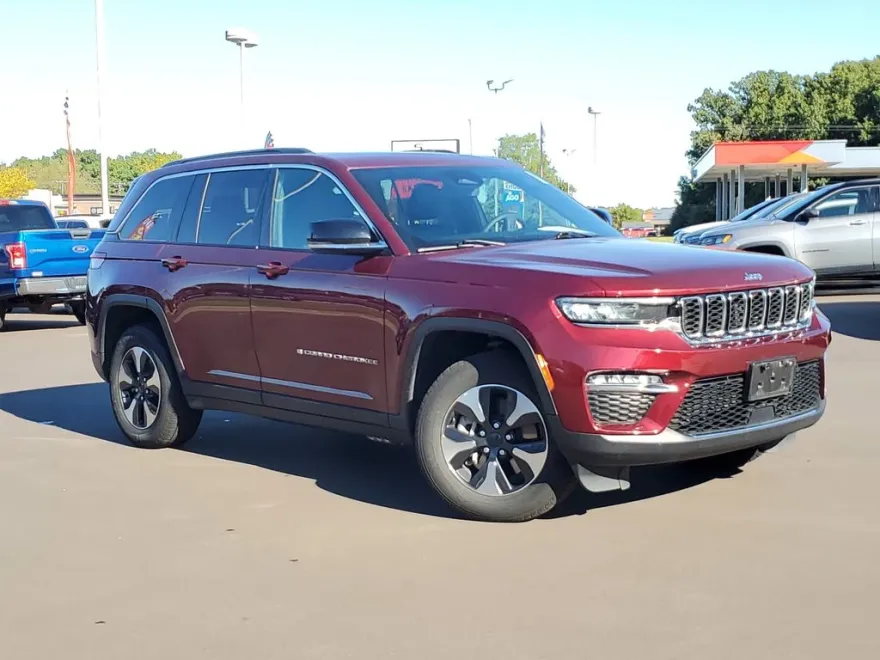 2024 Jeep Cherokee Limited 4xe photo 1