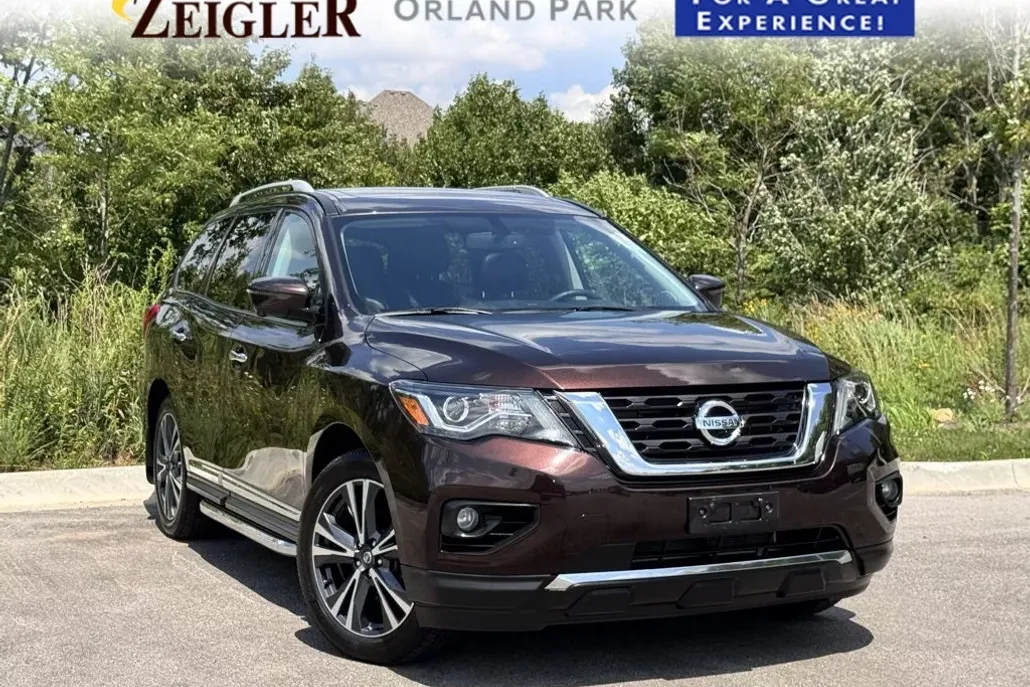 2020 Nissan Pathfinder Platinum photo 1