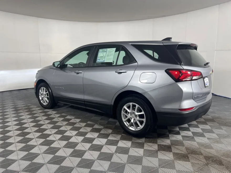2024 Chevrolet Equinox LS photo 1