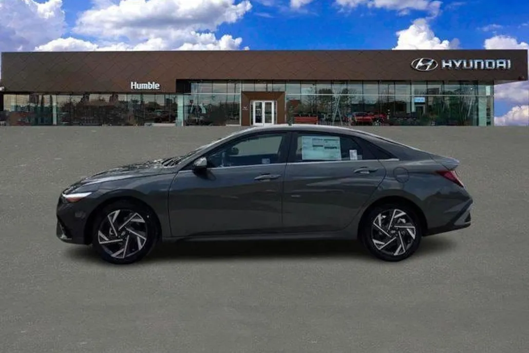 2025 Hyundai Elantra SEL Convenience photo 1