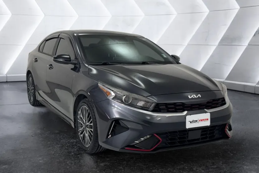 2023 Kia Forte GT-Line photo 1