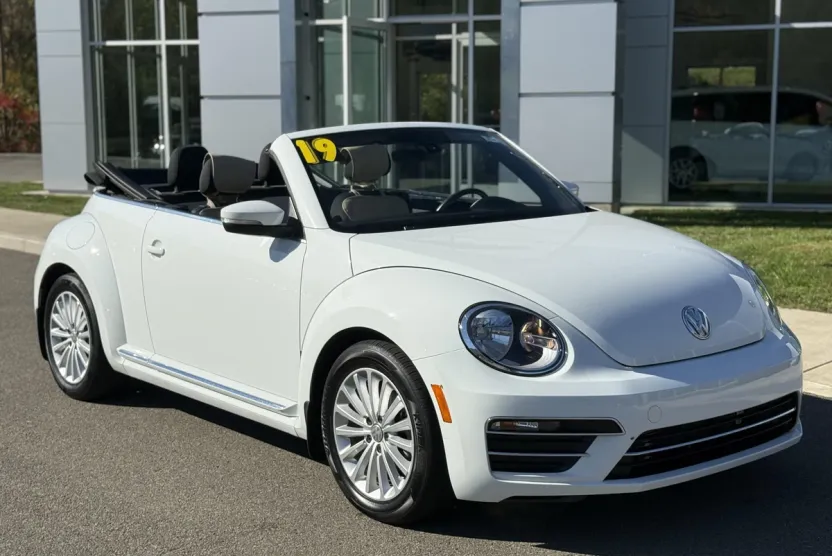 2019 Volkswagen Beetle Convertible photo 1