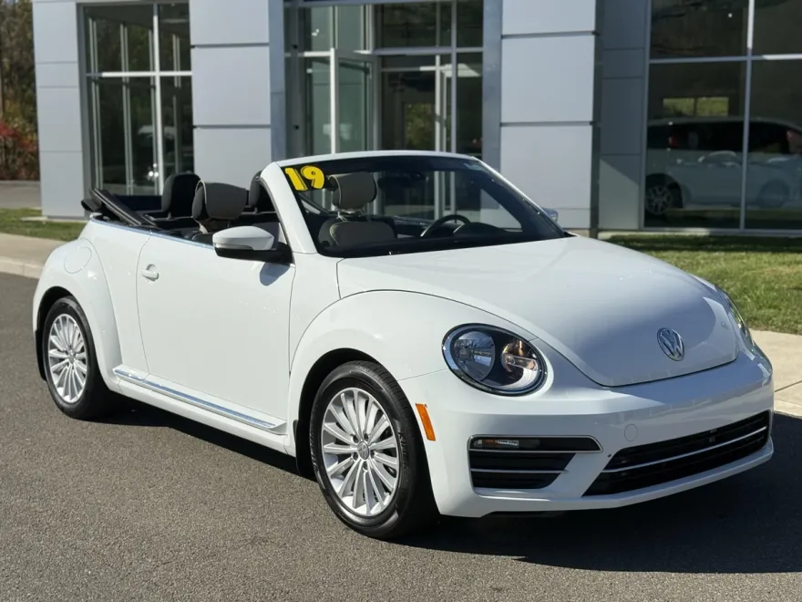 2019 Volkswagen Beetle Convertible photo 1