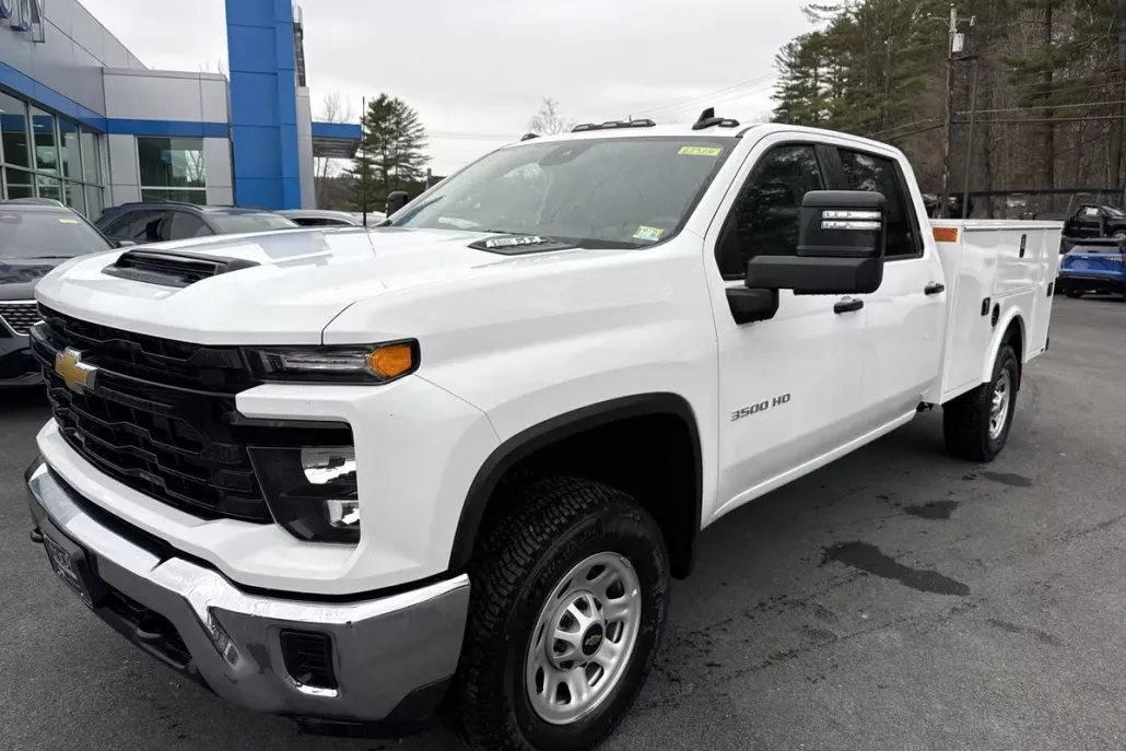 2024 Chevrolet Silverado 3500HD photo 1
