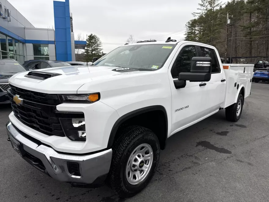 2024 Chevrolet Silverado 3500HD photo 1