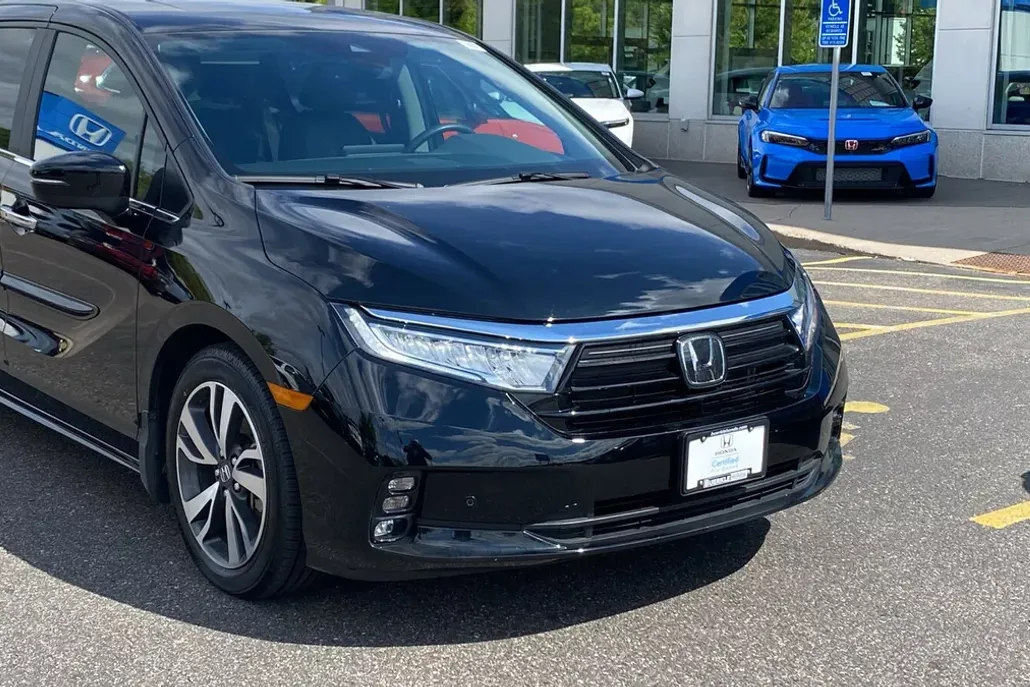 2023 Honda Odyssey Touring photo 1