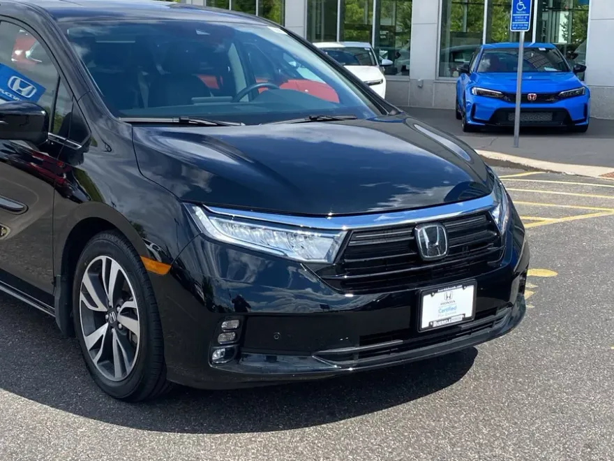 2023 Honda Odyssey Touring photo 1