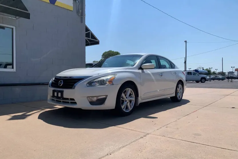 2013 Nissan Altima 2.5 SV photo 1