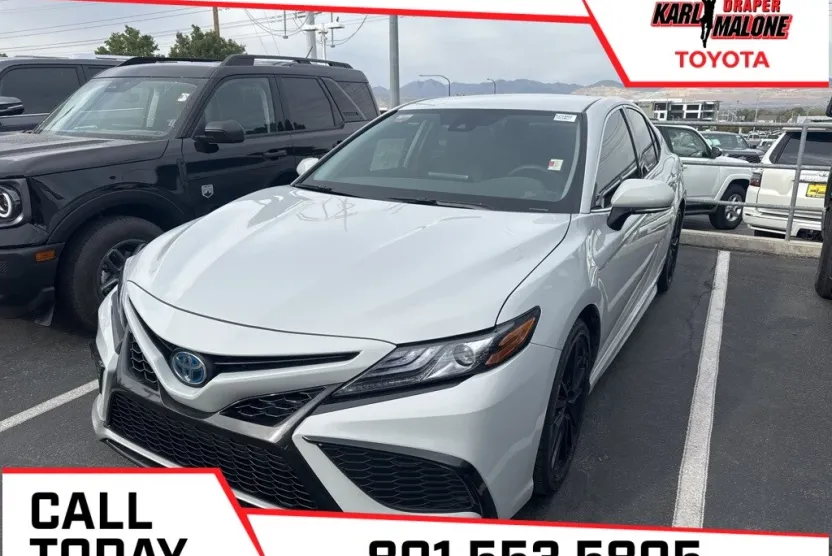 2024 Toyota Camry Hybrid XSE photo 1