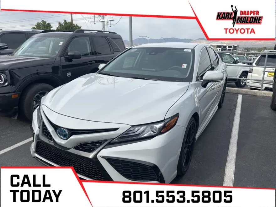 2024 Toyota Camry Hybrid XSE photo 1