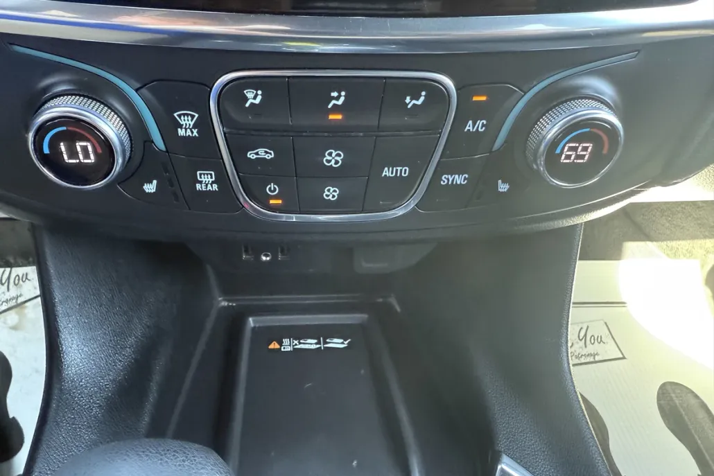 2023 Chevrolet Traverse Cloth photo 1