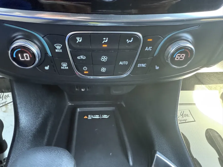 2023 Chevrolet Traverse Cloth photo 1