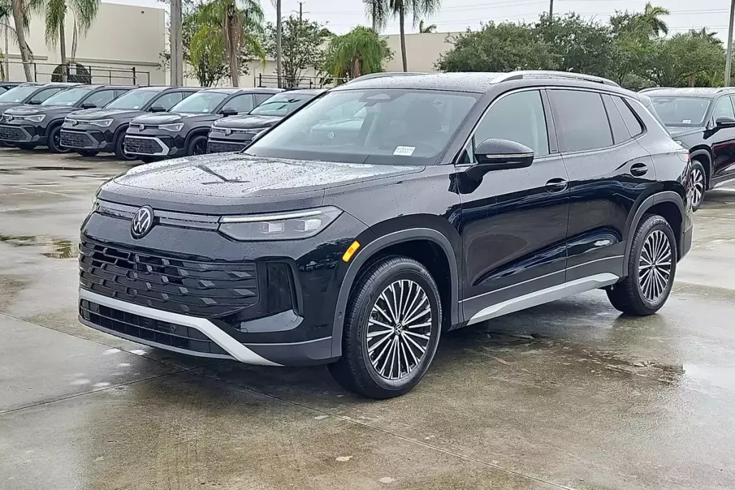 2025 Volkswagen Tiguan S photo 1
