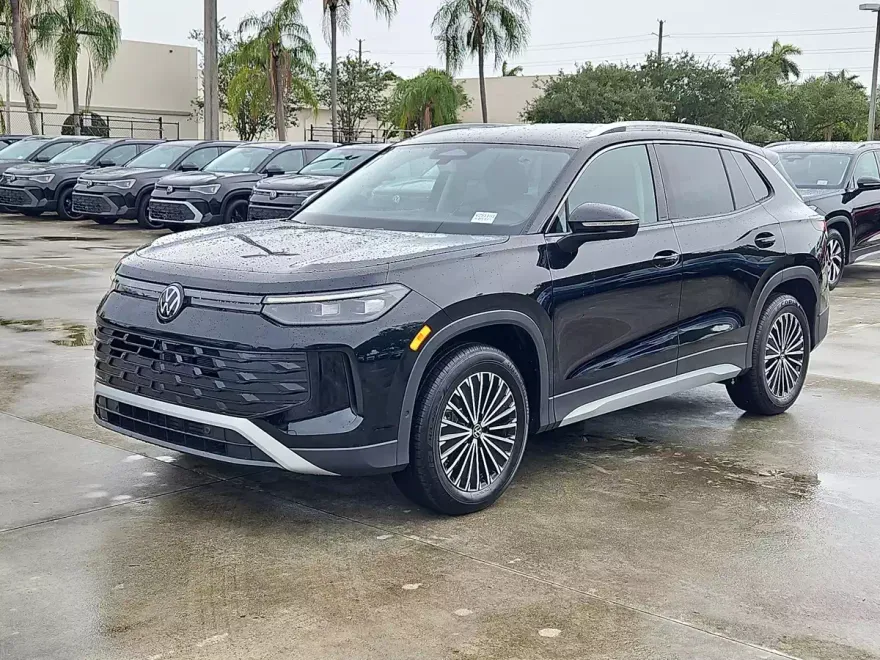2025 Volkswagen Tiguan S photo 1
